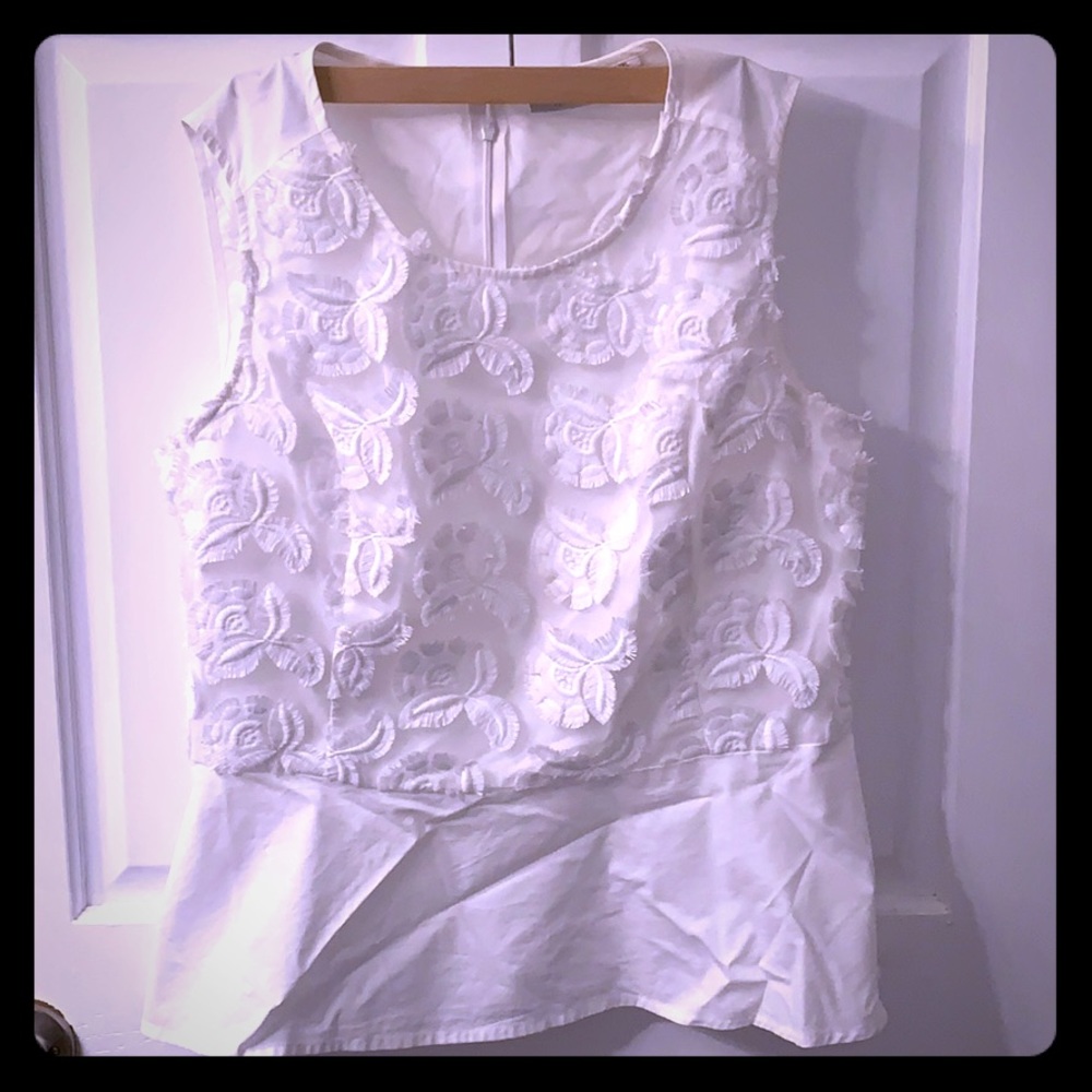 White Liz Claiborne blouse with embroidered floral